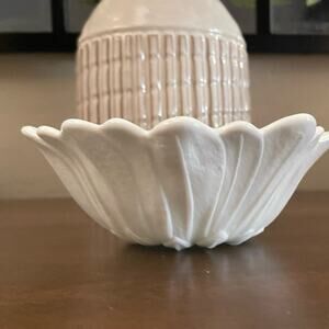 Vintage Lily Pons white milk glass flower shaped bowl